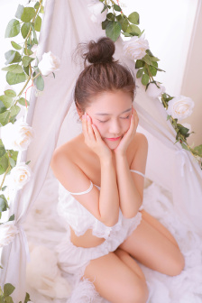 成人美女摇乱后入式内射视频